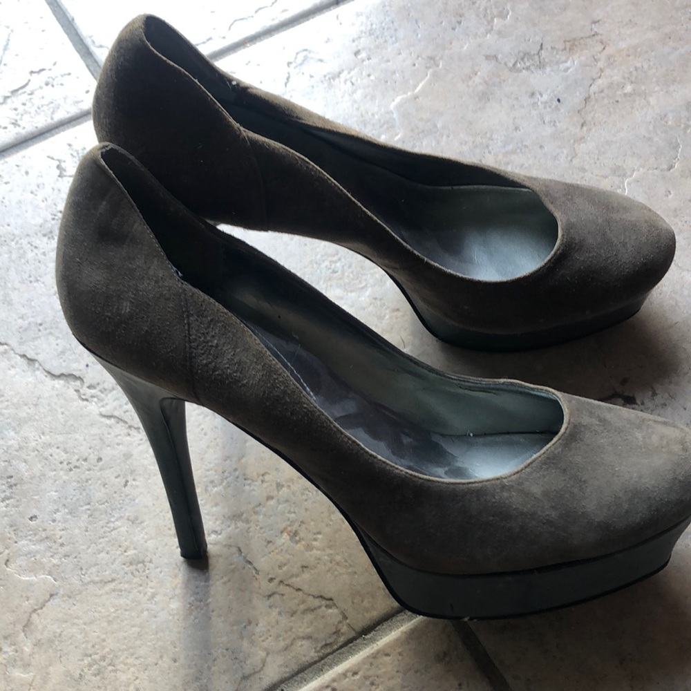 Guess green/gray suede high heels